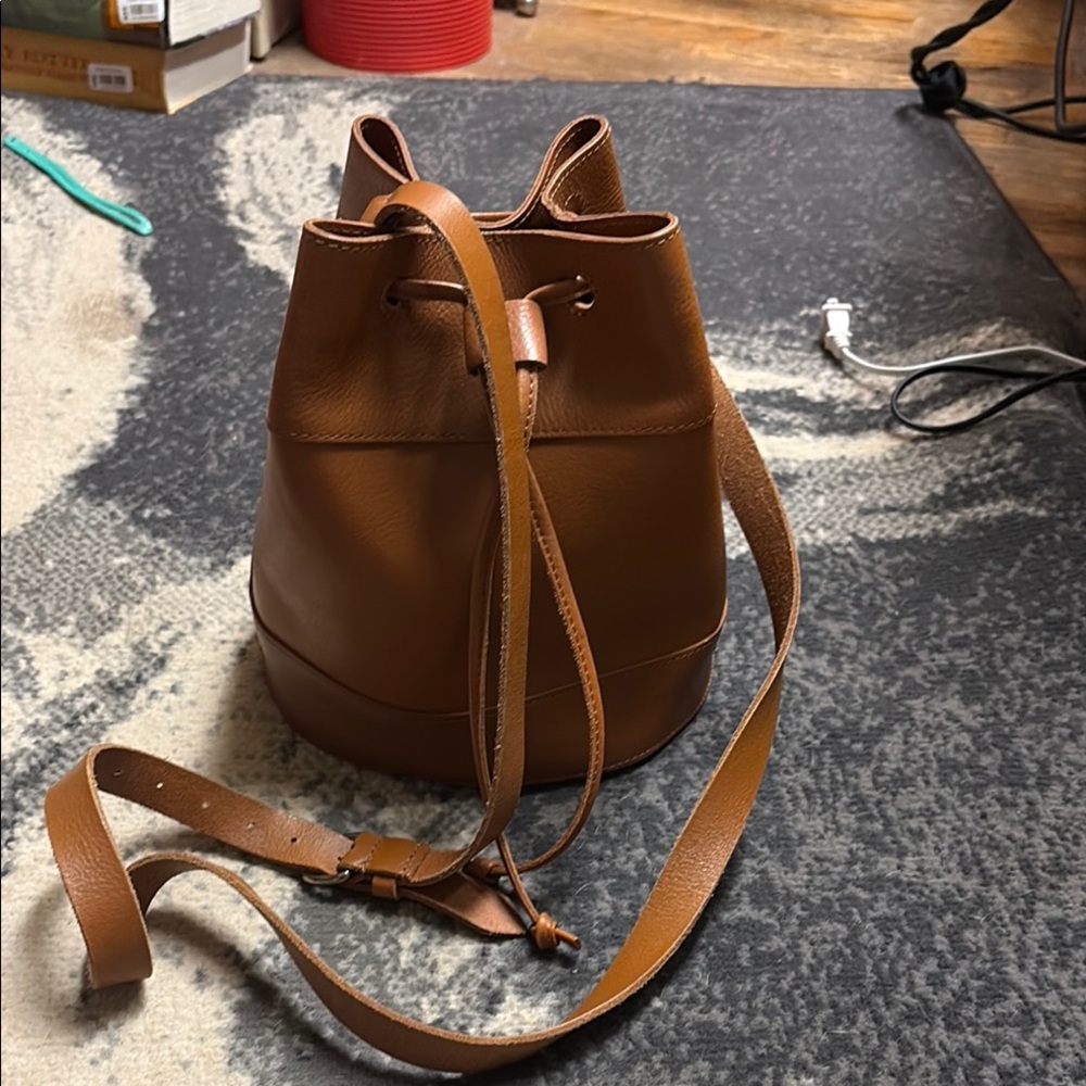 Chic Brown Leather Crossbody Bucket Bag